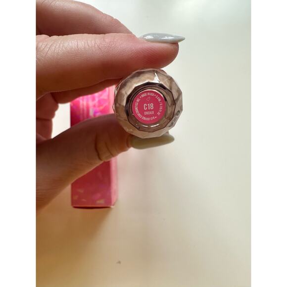 JEFFREE STAR Magic Star Liquid Concealer C18 - NEW IN BOX - Picture 3 of 4